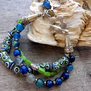 3-reihiges Armband in Grün und Blau - 22cm - handgemachte Pulverglasperlen, blauer Achat - Charms Bild 5
