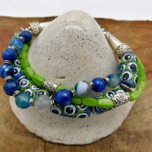 3-reihiges Armband in Grün und Blau - 22cm - handgemachte Pulverglasperlen, blauer Achat - Charms Bild 9