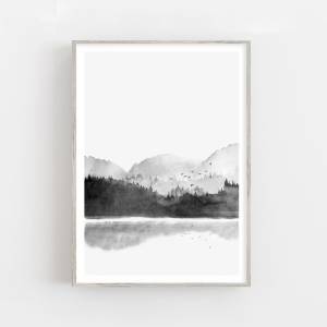 Aquarell Bergsee Kunstdruck in schwarz-weiß, nebliger Wald und See Poster, skandynavische Wandkunst Bild 1