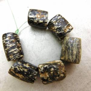6 zylindrische Granit-Perlen - antiker Granit Stein aus Mali - Sahara Stein - schwarz weiß grau Bild 1