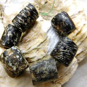 6 zylindrische Granit-Perlen - antiker Granit Stein aus Mali - Sahara Stein - schwarz weiß grau Bild 2