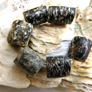 6 zylindrische Granit-Perlen - antiker Granit Stein aus Mali - Sahara Stein - schwarz weiß grau Bild 5