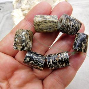 6 zylindrische Granit-Perlen - antiker Granit Stein aus Mali - Sahara Stein - schwarz weiß grau Bild 6