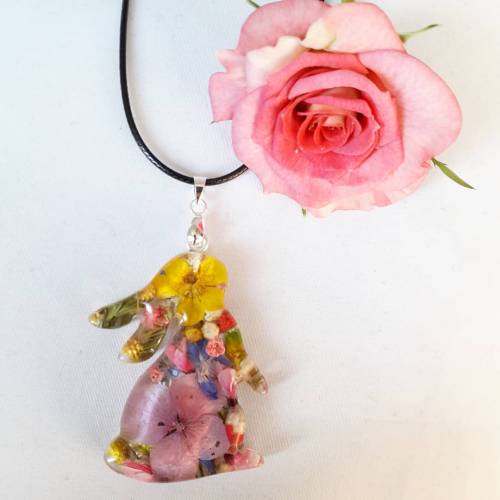 Anhänger Hase beidseitig Blumen Osterhase bunt