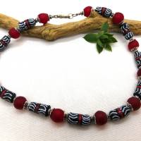 afrikanische Halskette - 47 cm-  rot, schwarz, weiß - handgemachte Krobo-Recyclingglas-Perlen - Pulverglas Bild 7