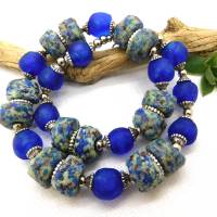 Halskette mit Krobo Recyclingglas Perlen - blau - handgemachte Glasperlen - Statement - afrikanische Halskette 47-49,5cm Bild 1