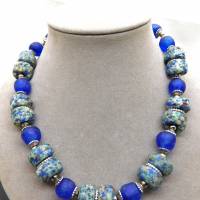 Halskette mit Krobo Recyclingglas Perlen - blau - handgemachte Glasperlen - Statement - afrikanische Halskette 47-49,5cm Bild 2