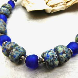 Halskette mit Krobo Recyclingglas Perlen - blau - handgemachte Glasperlen - Statement - afrikanische Halskette 47-49,5cm Bild 7