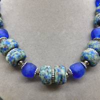 Halskette mit Krobo Recyclingglas Perlen - blau - handgemachte Glasperlen - Statement - afrikanische Halskette 47-49,5cm Bild 8