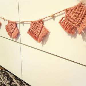 Makramee Wimpelkette Boho Girlande Dekoration Geschenk Wandbehang in rosa Bild 1