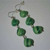 Lange Ohrringe mit Glas in grün hellgrün Streifen an Schmuckmetall silberfarben Unikat boho Bild 4