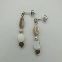 Perlen-Ohrringe mit Muschel in braun weiß silber 3,5cm lang handgemachtes Unikat Bild 1