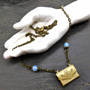 Bronze Halskette mit Kuvert für Liebesbrief, Opalith Perlen - bronze, opalweiß - Briefumschlag aufklappbar Bild 1