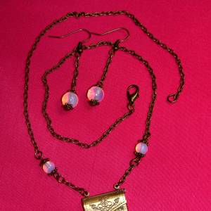 Bronze Halskette mit Kuvert für Liebesbrief, Opalith Perlen - bronze, opalweiß - Briefumschlag aufklappbar Bild 7