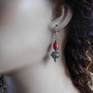 afrikanische Ohrringe - rote Chevron-Perle, antike Tuareg-Silber-Perle - 5,2cm Bild 6