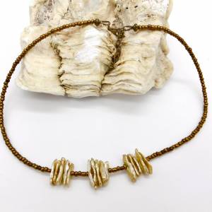 feine Halskette mit länglichen Biwa Zuchtperlen in hellgelb und bronzefarbene Rocailles - 42-47,5 cm Bild 5