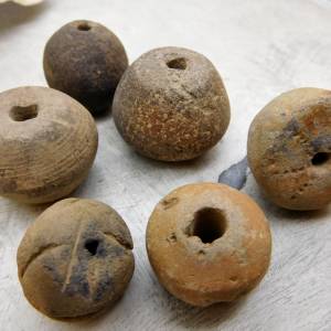 6 sehr alte Tonperlen Spinnwirtel teils mit Muster aus Mali - 200-300 Jahre alt - gesamt ca.  108 Gramm - Sammlerperlen Bild 2