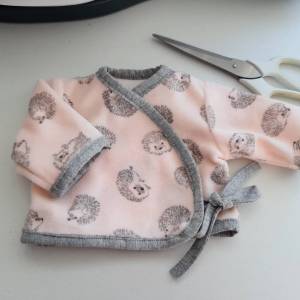Wickelshirt, Pumphose und Mütze aus weichem Nicki-stoff für Baby-Puppen 40-43 cm, Set für Puppen in rosa oder weiß Bild 6