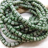 Java-Glasperlen - indo-pazifische Glasperlen - Grün mit weißen Streifen - ca. 6mm - ganzer Strang ca. 60cm Bild 2