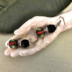 afrikanische Ohrringe - handgemachte Recyclingglasperlen- schwarz,rot,grün,creme,silber - 5cm Bild 4