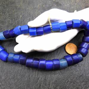 34 vintage böhmische Glasperlen - russisch Blau Perlen aus dem Afrikahandel - kobalt blau Bild 1