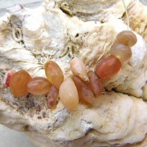 12 verschiedene antike Perlen und Stein-Anhänger aus der Sahara in Mali - Karneol, Achat - Rosatöne, Rosé Bild 4