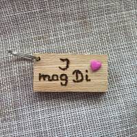 Schlüsselanhänger aus Holz, Anhänger, „ I mog Di “, Herz,Schmuckkeramik Bild 2