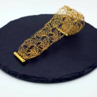 aus 24ct vergoldetem Draht gehäkeltes Armband im Muschelmuster - faszinierender Armschmuck Bild 10