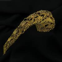 aus 24ct vergoldetem Draht gehäkeltes Armband im Muschelmuster - faszinierender Armschmuck Bild 5