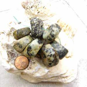 7 große Granit-Perlen - antiker Dogon Granit Stein aus Mali/Sahara - primitiv bearbeitet - schwarz grau grün - ca.76,5g Bild 5