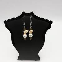 Perlen-Ohrringe mit Muschel in braun weiß silber 4cm lang handgemachtes Unikat Bild 3