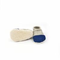 Hausschuhe für Kinder aus Wollfilz mit blauer Kappe und einer Sohle aus pflanzlich gegerbtem Leder Bild 5