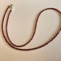 Zarte, funkelnde und handgefertigte Halskette aus Granat Bild 2
