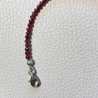 Zarte, funkelnde und handgefertigte Halskette aus Granat Bild 3