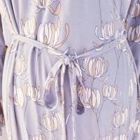 Wickelkleid „Blütenzweige“ * hellgrauer Jersey * mit V-Ausschnitt * Bindeband * langen Ärmeln Bild 7