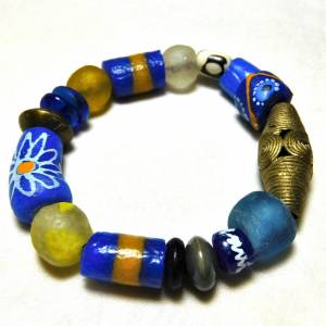 afrikanisches Armband - bunte Vielfalt blau, gelb - Recyclingglas,Krobo,Bronze - elastisch Bild 2