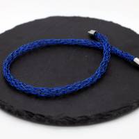 Damen-Halskette aus leuchtend blauem Draht mit Magnet-Steckverschluss, Halskette von bcd manufaktur Bild 1