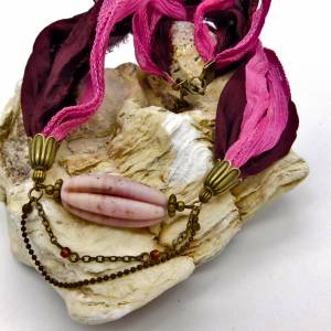Halskette mit Sari Seidenband - dunkelrot, rosé - indonesische Melonenperle im Antiklook - Bronze - verstellbar ca. 51-5 Bild 5