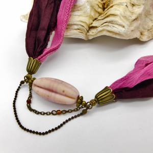 Halskette mit Sari Seidenband - dunkelrot, rosé - indonesische Melonenperle im Antiklook - Bronze - verstellbar ca. 51-5 Bild 6