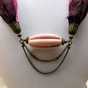 Halskette mit Sari Seidenband - dunkelrot, rosé - indonesische Melonenperle im Antiklook - Bronze - verstellbar ca. 51-5 Bild 9