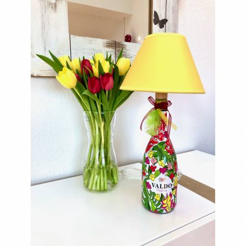 Valdo Flaschenlampe Blumen mit Lampenschirm in gelb oder rot