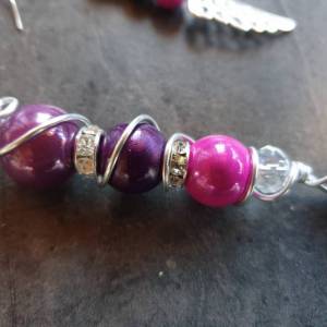 DRAHTORIA Set Engelsflügel-Kette mit Perlen dazu 1 Paar Ohrhängern Flügel pink lila beere oder in Wunschfarbe Bild 2