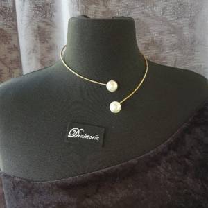 DRAHTORIA Halsspange Halskette Kette aus gehämmertem Aludraht in gold oder silber mit Perlen am Ende Bild 1
