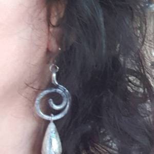 DRAHTORIA Aludraht Statement Ohrhänger Ohrring silber gehämmert Edelstahl Ohrhaken Ohrringe mit Perle Tropfenform Bild 4