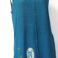 Luftiger Pullunder/Stricktop für Damen aus Leinen-Strick in blau. Mit besonderer, handgemalter Applikation. Einzelstück Bild 3