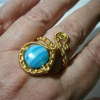 Ring mit Achat blau türkis gestreift handgewebt in goldfarben verstellbar Paisley boho Bild 4