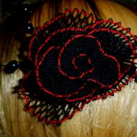 Haarschmuck Gothic Blüte schwarz rot Haarkämmchen Haarkrönchen Hochzeit geklöppelt Handarbeit Brautschmuck Steampunk Bild 1