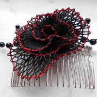 Haarschmuck Gothic Blüte schwarz rot Haarkämmchen Haarkrönchen Hochzeit geklöppelt Handarbeit Brautschmuck Steampunk Bild 2