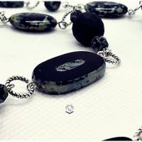 Edle lange Ypsilonkette mit außergewöhnlichen tschechischen tablecut Picasso Scheiben und Perlen in schwarz-silber. Bild 3
