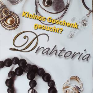 DRAHTORIA Wunderschönes Perlen-Herz als Kette mit Kautschukband und langem Nylonband Anhänger 2 Bänder kurz + lang silbe Bild 5